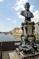 30-Statue-and-Arno-River-from-the-Ponte-Vecchio-0535.jpg