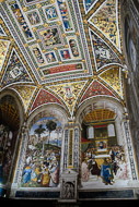 54-Piccolomini-Library-with-Pinturicchio-frescoes-0946.jpg