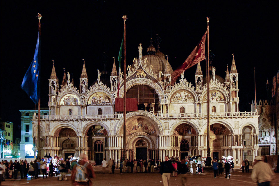 20-Basilica-San-Marco-at-night-0393.jpg