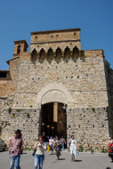 02-The-south-gate-to-San-Gimignano-0872.jpg