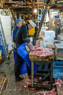 Carving up fish at the wholesale fish market _DSC0122.jpg